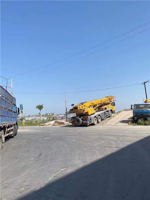 多伦县25吨吊车的租赁价格大概是多少？