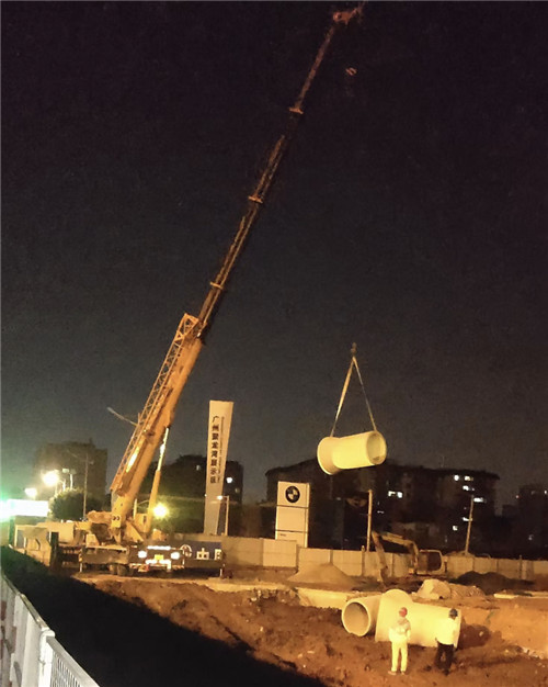 多伦县“弯臂矫正”—— 吊车的 “形变补偿” 技术